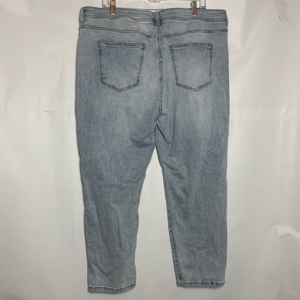 Terra & Sky Womens 20W Light Wash Distressed Relaxed Boyfriend Jeans Stretchy - Picture 6 of 9